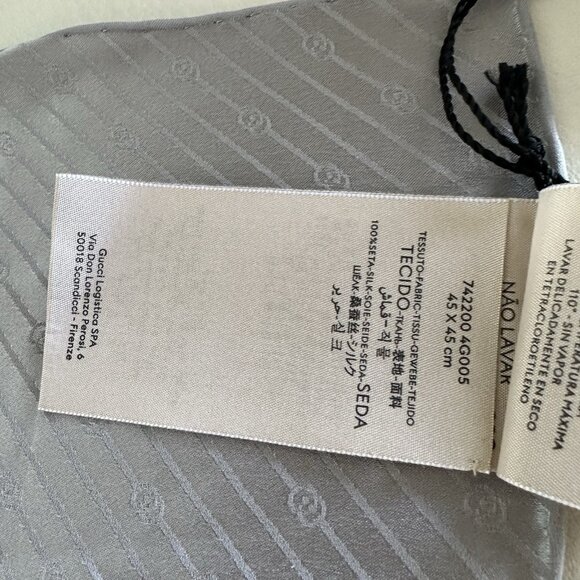 NWT GUCCI Men’s Handkerchief Silk 100% Authentic Logo GG 742200 Silver - Picture 6 of 6